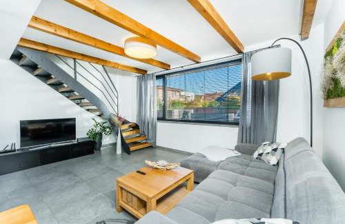 Prague 16 Appartement | Dvouložnicový mezonetový apartmán se dvěma koupelnami v rodinné vile