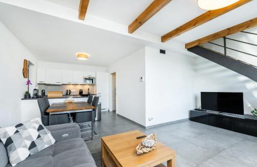 Prague 16 Appartement | Dvouložnicový mezonetový apartmán se dvěma koupelnami v rodinné vile