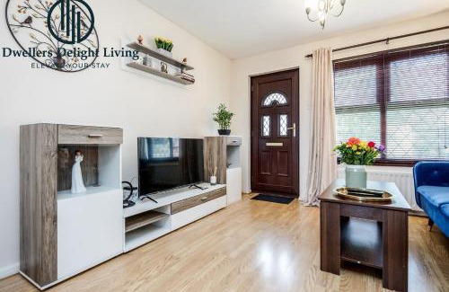 Redbridge Appartement | Dwellers Delight Living Ltd Serviced accommodation 2 Bed House, free Wifi & Parking, Prime Location London, Woodford