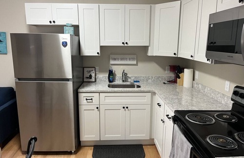 Beverly Appartement | Dwtn Apt~King Beds~Mins to Salem