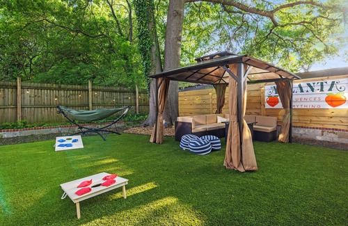 Pittsburgh Maison | Outdoor Projector, Karaoke, Pickleball, DTWN ATL By BeltLine