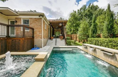 Hollywood - Santa Monica Maison | E Dallas Family Home with Pool Spa Outdoor Fire