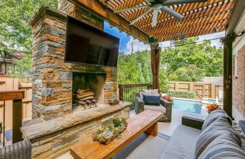 Hollywood - Santa Monica Maison | E Dallas Family Home with Pool Spa Outdoor Fire