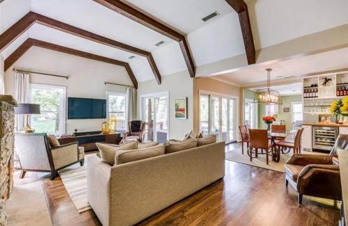 Hollywood - Santa Monica Maison | E Dallas Family Home with Pool Spa Outdoor Fire