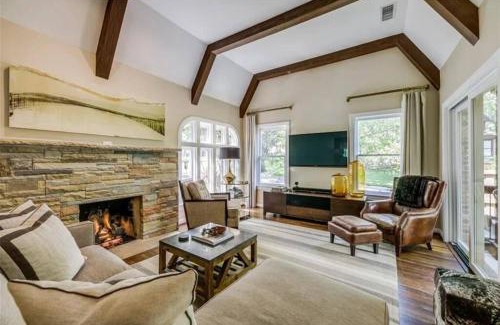 Hollywood - Santa Monica Maison | E Dallas Family Home with Pool Spa Outdoor Fire