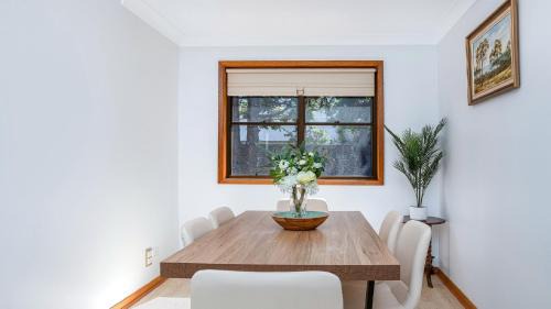 Blue Bay Maison | 'E Retreat by the Bay' by HolidayCo