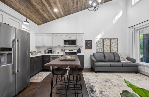 Wildwood Maison | (E) Whitewood | 1 Bed, 1 Bath