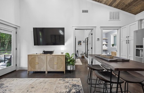 Wildwood Maison | (E) Whitewood | 1 Bed, 1 Bath