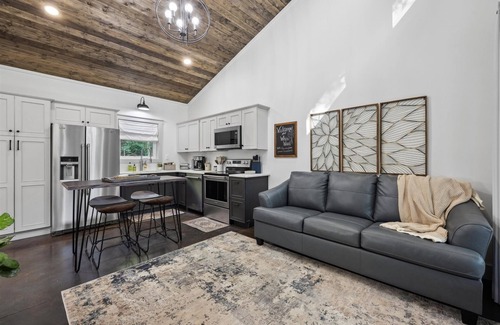Wildwood Maison | (E) Whitewood | 1 Bed, 1 Bath