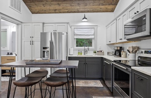 Wildwood Maison | (E) Whitewood | 1 Bed, 1 Bath