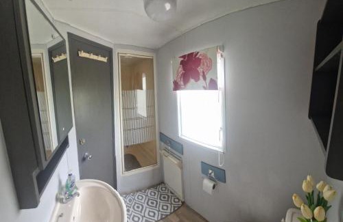 Winestead Autre | E11 caravan sand le mere holiday park