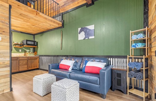 Mineola Cabine | Eagle 1 - Left Side Cabin and NO NEIGHBOR