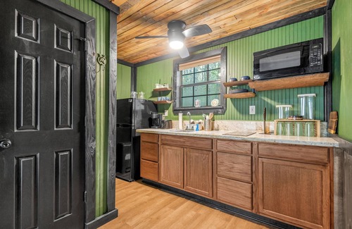 Mineola Cabine | Eagle 1 - Left Side Cabin and NO NEIGHBOR