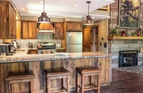 Old Forge Maison | Eagle Creek House waterfront property 4th Lake access.