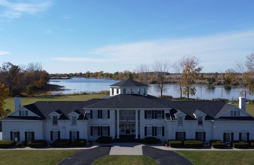 Fremont Maison | Eagle Isle South Wing on the Sandusky River w/ short drive to Cedar Point