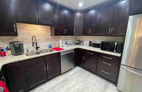 Ashtabula Chalet De Ski | Eagle River Retreat~hot tub~riverfront!