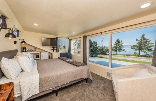 Sequim Lit Et Petit-Déjeuner | Eagle's Nest - 2nd floor, stairs, King Bed.