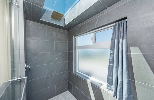 Sequim Lit Et Petit-Déjeuner | Eagle's Nest - 2nd floor, stairs, King Bed.