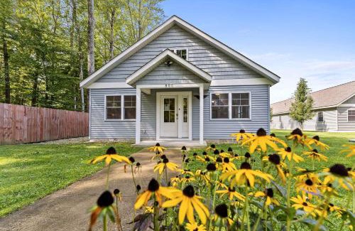 Kendall Maison | Eagle's Nest - Lakefront Oasis with Dock Canoe and Fire Pit