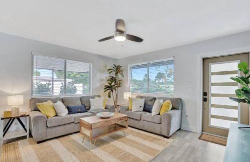 Florida North Atlantic Coast Maison | Eagle's Way Floridian Living Heated Pool, Sunroom