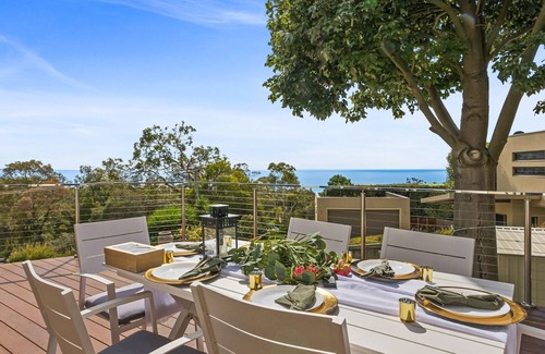 Dromana Maison | Eagle View Castle - Bay and City Views - Heated Pool and Spa