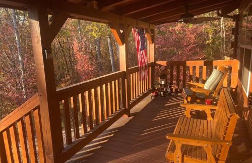 Guild Maison | Eagles Nest Cabin with TN River Views