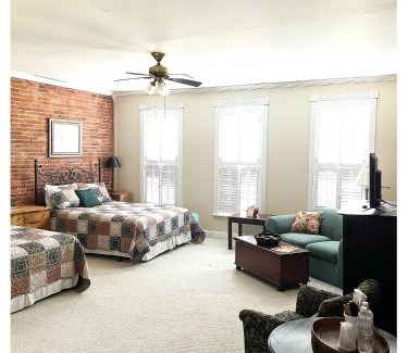 Louisiana Hôtel | Eagles Nest Inn