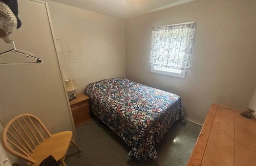 Duluth Station Balnéaire | Eagles Nest Resort Two Bedroom Cabins, Full Bar and Restaurant and RV Spaces