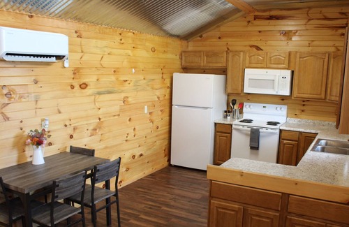 Wynne Cabine | Eagles Nest, Tiny Home at Tiny Acres