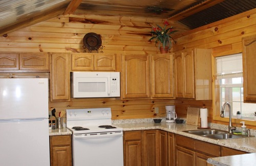 Wynne Cabine | Eagles Nest, Tiny Home at Tiny Acres