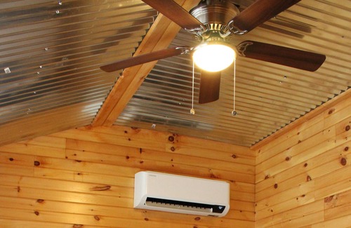 Wynne Cabine | Eagles Nest, Tiny Home at Tiny Acres