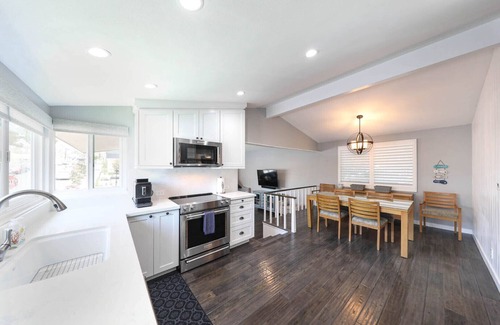 Corona del Mar Maison | Easily walkable to restaurants, bars, and shops!
