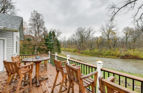 East Aurora Maison | East Aurora Home about 18 Mi to Downtown Buffalo!