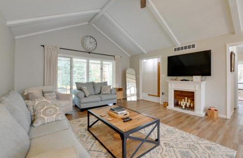 East Aurora Maison | East Aurora Home about 18 Mi to Downtown Buffalo!