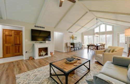 East Aurora Maison | East Aurora Home about 18 Mi to Downtown Buffalo!