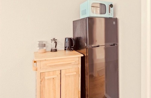 Johnston Terrace Maison | East Austin, South Congress, Zilker Guest suite with washer and dryer, pets ok!