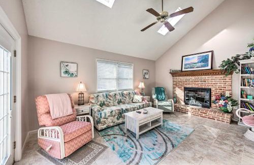 East Earl Maison | East Earl Retreat with Hot Tub Less Than 4 Mi to Town!