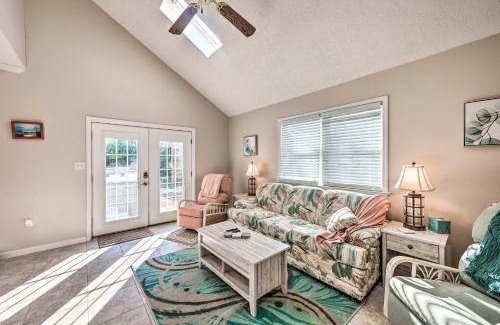 East Earl Maison | East Earl Retreat with Hot Tub Less Than 4 Mi to Town!