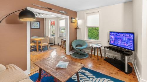 East End Appartement | East end. Walk to food, beer and downtown fun.