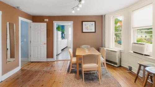 East End Appartement | East end. Walk to food, beer and downtown fun.