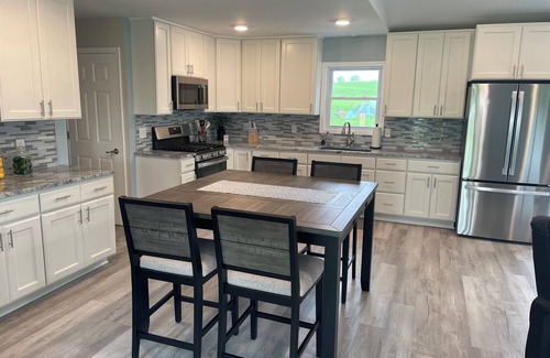 Castile Maison | East Lake Escape near beautiful, Letchworth State Park.