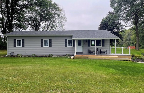 Castile Maison | East Lake Escape near beautiful, Letchworth State Park.