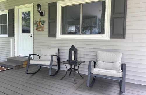 Castile Maison | East Lake Escape near beautiful, Letchworth State Park.