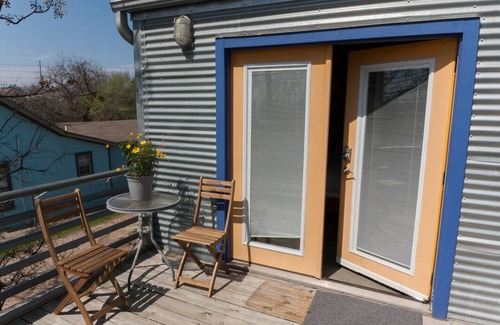 Chestnut Appartement | Studio moderne côté est avec terrasse privée