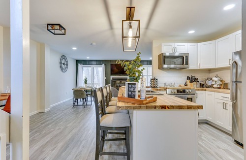 East Stroudsburg Maison | East Stroudsburg Townhouse < 1 Mi to Ski Area!
