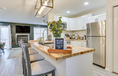 East Stroudsburg Maison | East Stroudsburg Townhouse Less Than 1 Mi to Ski Area!