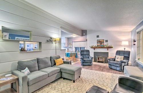 East Tawas Maison | East Tawas Cabin with Lake Huron Access and Views