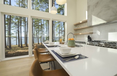 Avinger Maison | Dream Lake Retreat: Luxe Modern House!