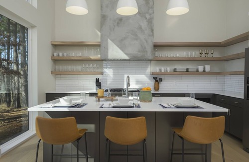 Avinger Maison | Dream Lake Retreat: Luxe Modern House!