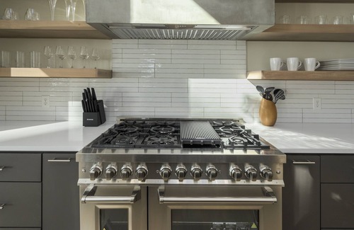 Avinger Maison | Dream Lake Retreat: Luxe Modern House!